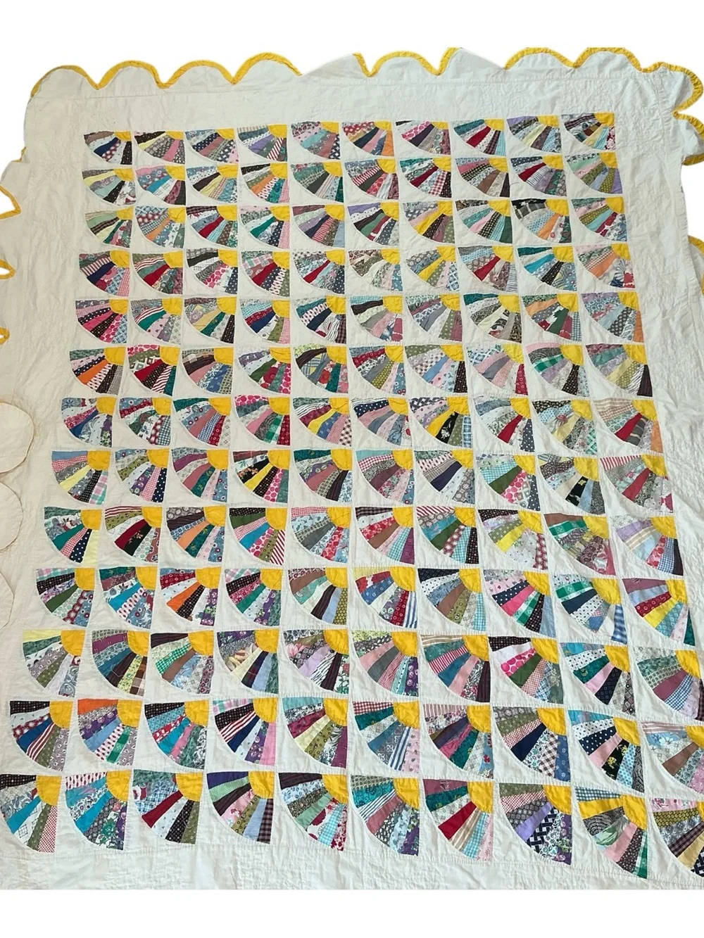 Vintage hand stitched 1930s/40s grandmother’s fan quilt 83 x 98 USA made